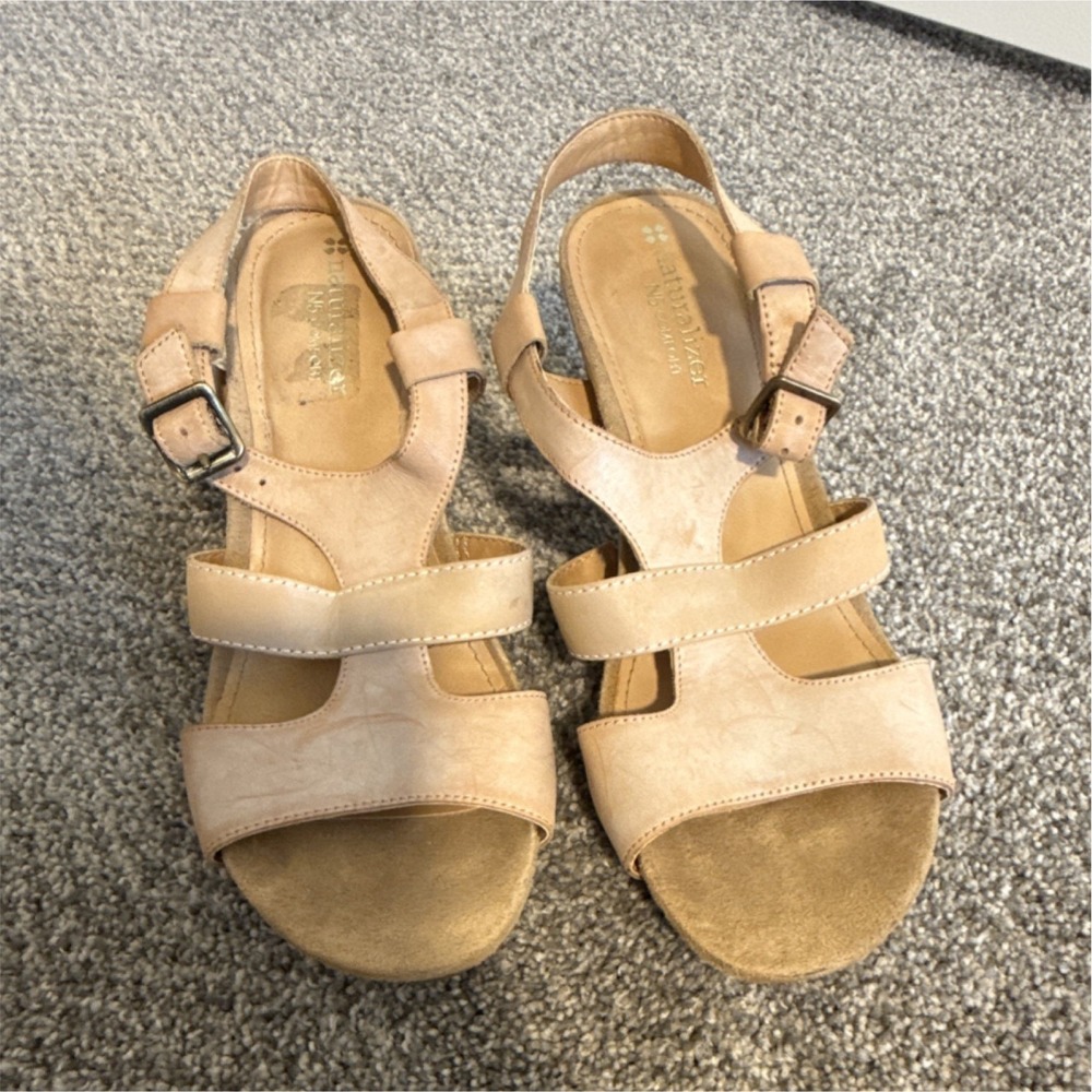 Naturalizer Strappy Sandals Beige Block Heel Buckle Ankle Strap Women